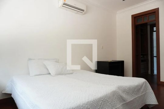 Suíte de casa para alugar com 5 quartos, 400m² em Mangabeiras, Belo Horizonte