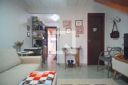Sala de casa de condomínio à venda com 2 quartos, 44m² em Vicentina, São Leopoldo