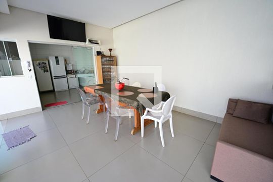Casa à venda com 4 quartos, 440m² em Jardim Ana Lúcia, Goiânia