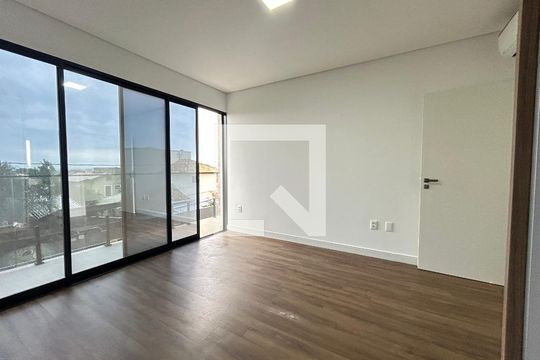 Suíte 1 de casa para alugar com 2 quartos, 150m² em Rio Tavares, Florianópolis