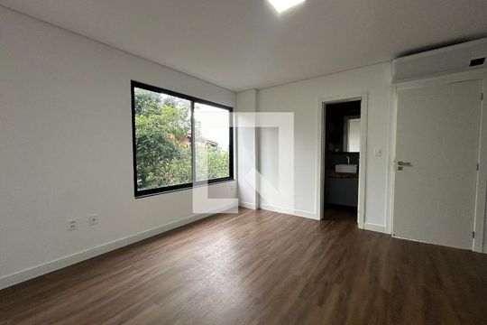 Suíte 2 de casa para alugar com 2 quartos, 150m² em Rio Tavares, Florianópolis