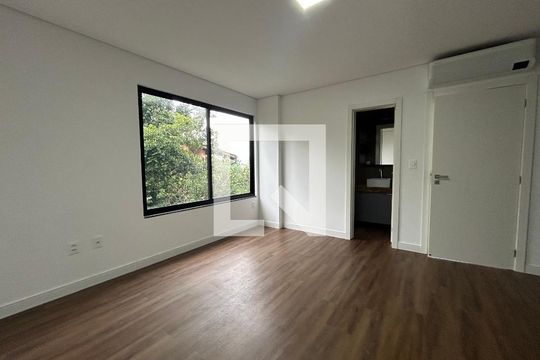Suíte 2 de casa para alugar com 2 quartos, 150m² em Rio Tavares, Florianópolis