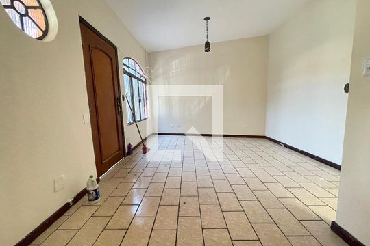 Sala de casa para alugar com 3 quartos, 166m² em Vila Nova Alba, São Paulo
