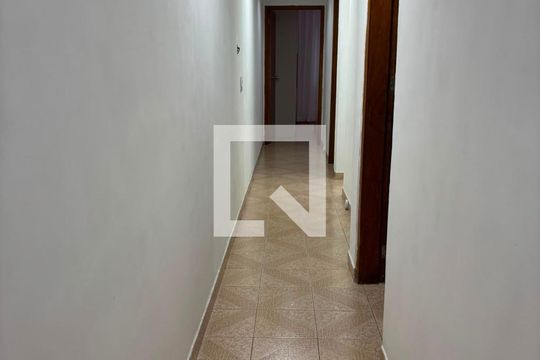 Corredor de casa para alugar com 4 quartos, 125m² em Jardim Ipanema (zona Oeste), São Paulo