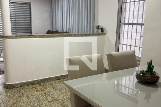 Sala de casa para alugar com 4 quartos, 125m² em Jardim Ipanema (zona Oeste), São Paulo