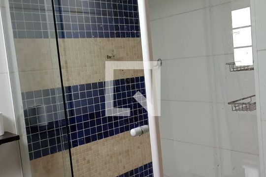 Banheiro de apartamento para alugar com 2 quartos, 42m² em Jardim Bonifacio, São Paulo
