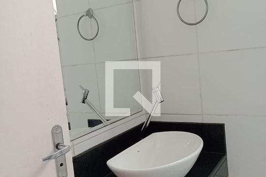 Banheiro de apartamento para alugar com 2 quartos, 42m² em Jardim Bonifacio, São Paulo