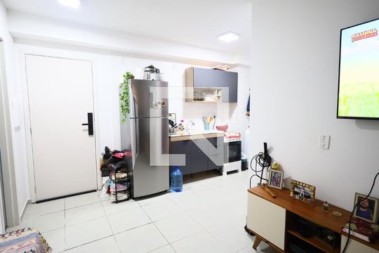 Sala/Cozinha de apartamento para alugar com 2 quartos, 43m² em Jardim Boa Vista (zona Oeste), Osasco