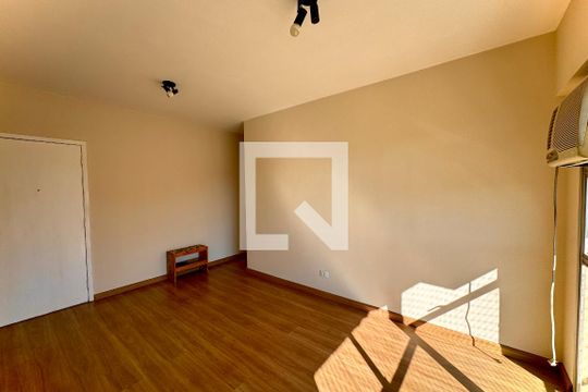 Sala de apartamento para alugar com 2 quartos, 76m² em Botafogo, Rio de Janeiro