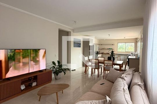 Sala de casa de condomínio para alugar com 3 quartos, 180m² em Vila Oliveira, Mogi das Cruzes