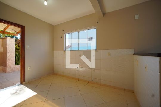Cozinha de casa para alugar com 2 quartos, 75m² em Real Parque, São José
