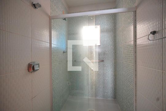 Banheiro de casa para alugar com 2 quartos, 75m² em Real Parque, São José