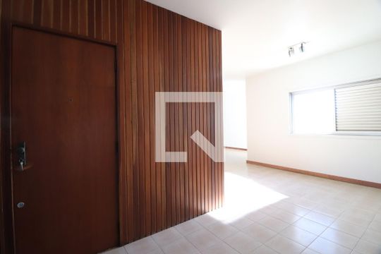 Sala de apartamento para alugar com 3 quartos, 230m² em Saraiva, Uberlândia