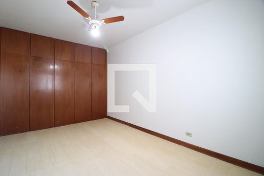 Quarto 1 de apartamento para alugar com 3 quartos, 230m² em Saraiva, Uberlândia