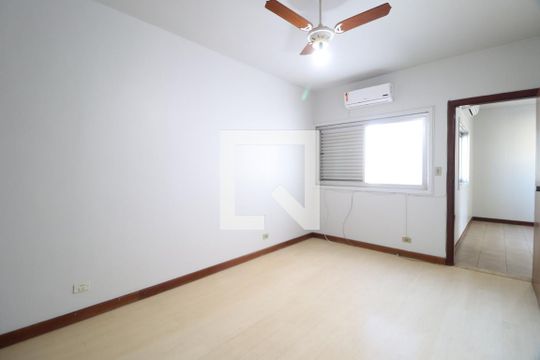 Quarto 1 de apartamento para alugar com 3 quartos, 230m² em Saraiva, Uberlândia