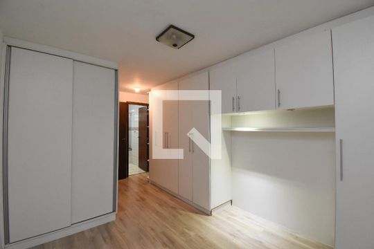 Suíte de casa para alugar com 4 quartos, 153m² em Jardim das Américas, Curitiba