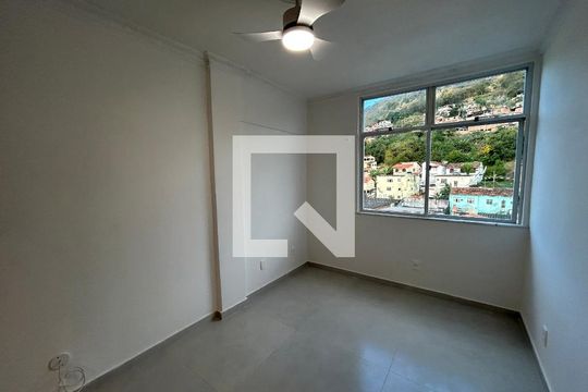 Sala de apartamento para alugar com 4 quartos, 74m² em Campinho, Rio de Janeiro