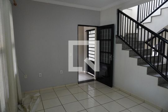 Sala de casa para alugar com 3 quartos, 201m² em Morada do Sol, Americana