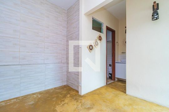 Corredor de casa para alugar com 4 quartos, 210m² em Itapoã, Belo Horizonte