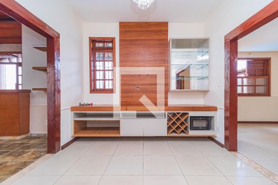 Sala de casa para alugar com 4 quartos, 210m² em Itapoã, Belo Horizonte
