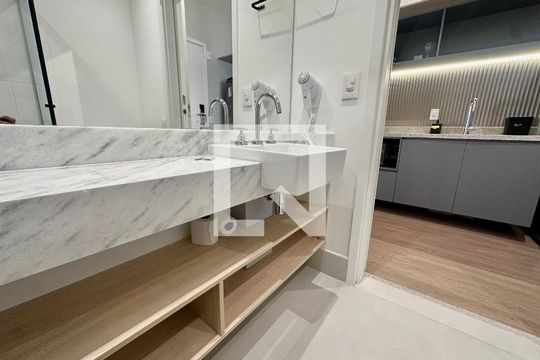 Banheiro de kitnet/studio à venda com 1 quarto, 50m² em Campo Belo, São Paulo