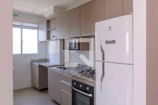 Sala/cozinha de apartamento para alugar com 1 quarto, 48m² em Cabral, Contagem