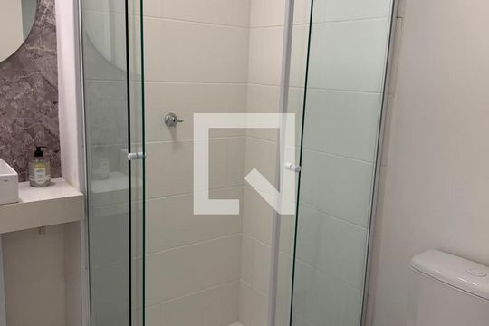 Banheiro de apartamento para alugar com 1 quarto, 25m² em Barra Funda, São Paulo