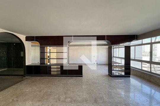 Apartamento para alugar com 4 quartos, 250m² em Santa Cecilia, São Paulo