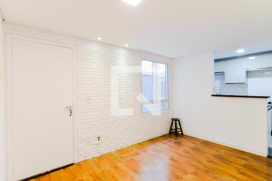 Sala de apartamento para alugar com 2 quartos, 48m² em Jardim Ansalca, Guarulhos