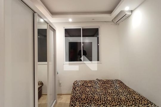 Quarto 1 de apartamento para alugar com 2 quartos, 55m² em Luz, Nova Iguaçu