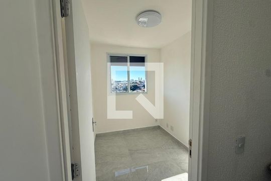 Quarto de apartamento para alugar com 2 quartos, 39m² em Jardim Maringa, São Paulo