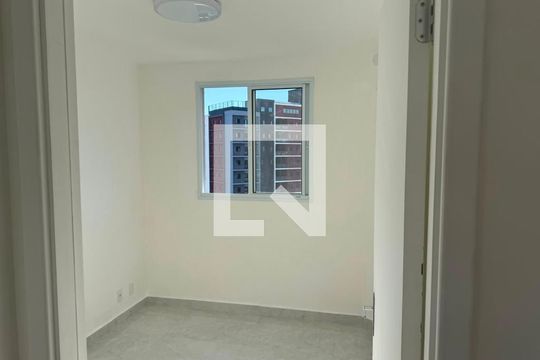 Quarto de apartamento para alugar com 2 quartos, 39m² em Jardim Maringa, São Paulo