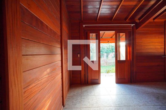 Sala de casa para alugar com 2 quartos, 390m² em Rio Tavares, Florianópolis