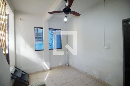 Sala de casa para alugar com 2 quartos, 40m² em Jardim América, Rio de Janeiro