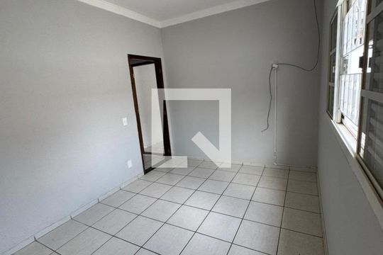 Quarto de casa para alugar com 2 quartos, 210m² em Jardim Santana, Hortolândia