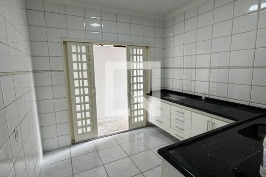 Cozinha de casa para alugar com 2 quartos, 210m² em Jardim Santana, Hortolândia