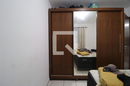 Quarto 1 de apartamento para alugar com 2 quartos, 45m² em Shopping Park, Uberlândia