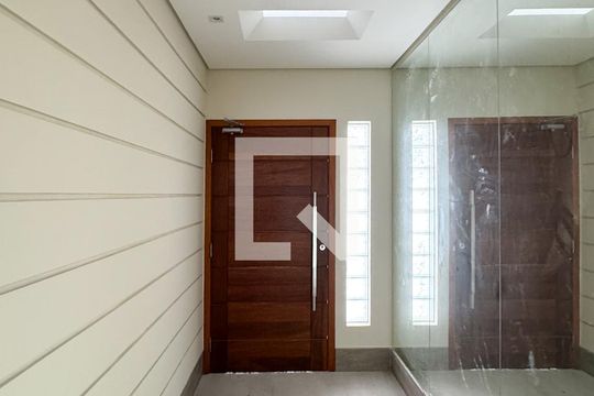 Entrada  de casa para alugar com 3 quartos, 400m² em Jardim do Mar, São Bernardo do Campo