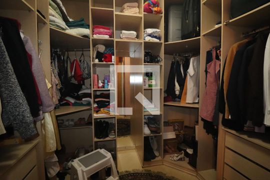 Closet Quarto 1 suíte de casa à venda com 3 quartos, 252m² em Parque Marajoara, Santo André