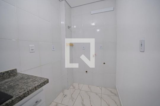 Sala/Cozinha  de apartamento para alugar com 1 quarto, 28m² em Vila Ré, São Paulo