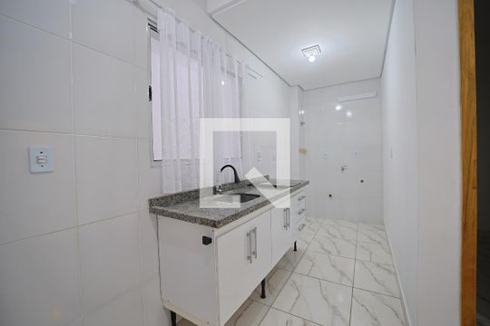 Sala/Cozinha  de apartamento para alugar com 1 quarto, 28m² em Vila Ré, São Paulo