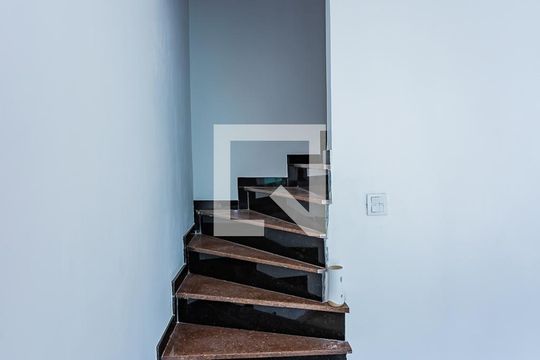 Escada de casa à venda com 3 quartos, 176m² em Limão, São Paulo