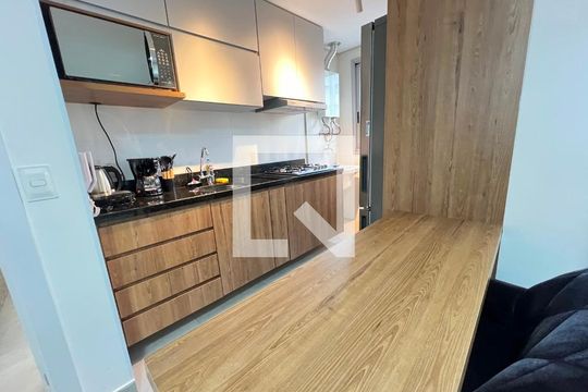Cozinha de apartamento à venda com 1 quarto, 40m² em Barro Preto, Belo Horizonte