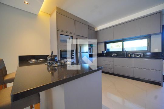 Cozinha de casa para alugar com 3 quartos, 140m² em Lagoa da Conceição, Florianópolis