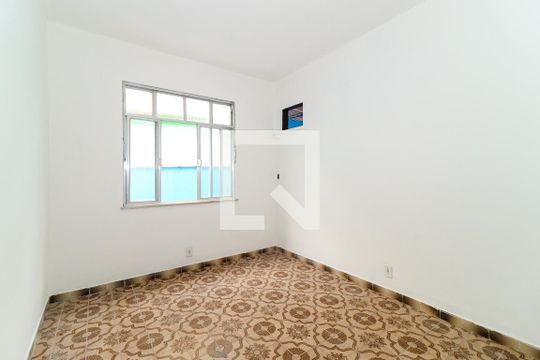 Quarto de casa para alugar com 1 quarto, 70m² em Realengo, Rio de Janeiro