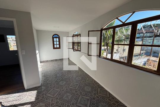 Sala/Cozinha de apartamento para alugar com 1 quarto, 30m² em Centro, Duque de Caxias