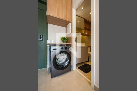 Sala/Cozinha de kitnet/studio para alugar com 1 quarto, 28m² em Pinheiros, São Paulo