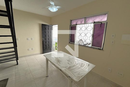 Sala de casa para alugar com 2 quartos, 90m² em Quintino Bocaiúva, Rio de Janeiro