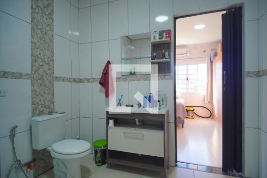 Banheiro da Suíte de casa para alugar com 1 quarto, 70m² em Boa Vista, São Leopoldo