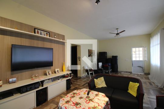 Sala de casa à venda com 3 quartos, 210m² em Taquara, Rio de Janeiro